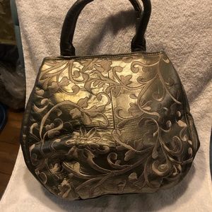 Pretty embroidered shoulder bag